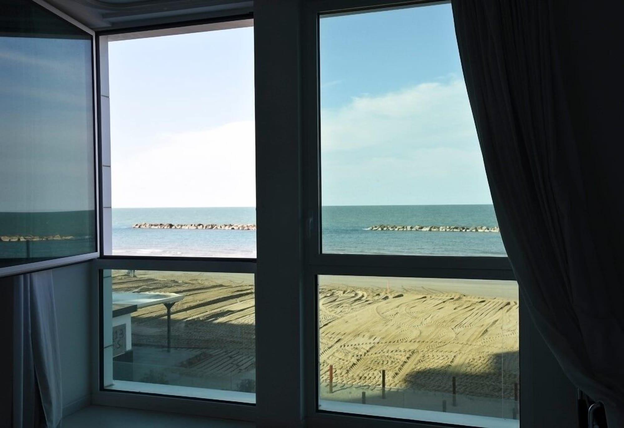 Hotel Alexander Museum Palace Pesaro Exteriör bild