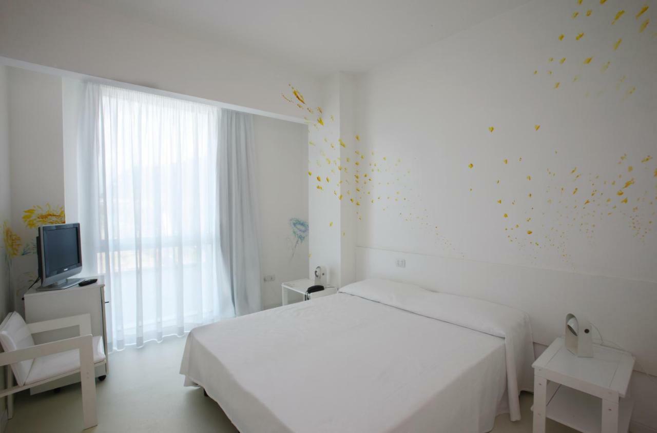 Hotel Alexander Museum Palace Pesaro Exteriör bild